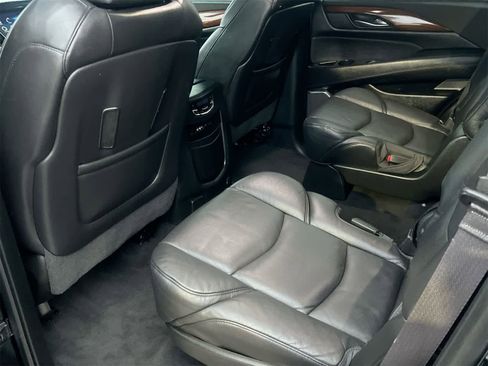 Used 2016 Cadillac Escalade Premium image 18