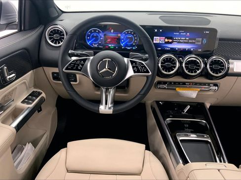 Used 2024 Mercedes-Benz EQB 300 4MATIC image 28