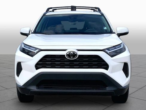 Used 2022 Toyota RAV4 XLE AWD/4WD image 3