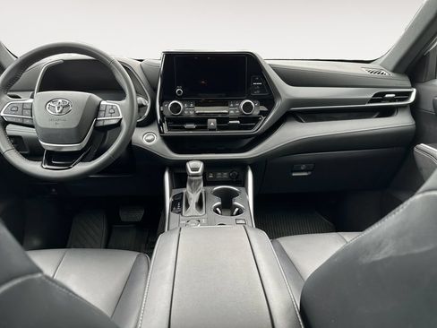 Used 2024 Toyota Highlander XSE AWD/4WD image 11