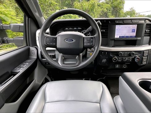 Used 2024 Ford F350 XL w/ 360-Degree Camera Package RWD image 5