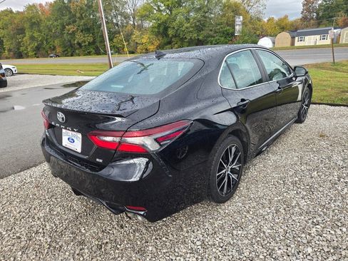 Used 2023 Toyota Camry SE image 4