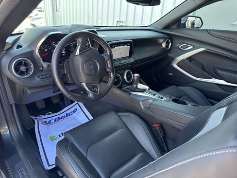 Used 2018 Chevrolet Camaro SS w/ LPO RS/SS Interior Package RWD image 9