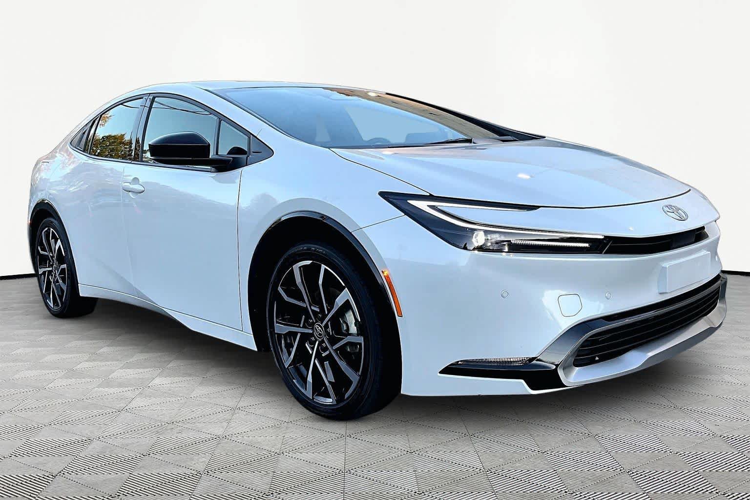 Used 2026 Toyota Prius Plug-In Hybrid FWD image 3