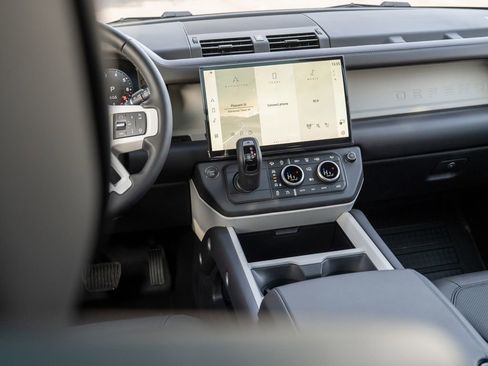 New 2026 Land Rover Defender 110 X-Dynamic SE image 19