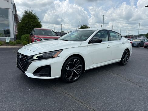 Used 2025 Nissan Altima 2.5 SR FWD image 3