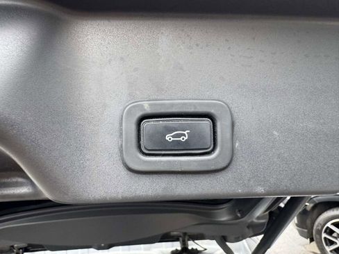 Used 2020 Land Rover Range Rover Evoque SE image 48