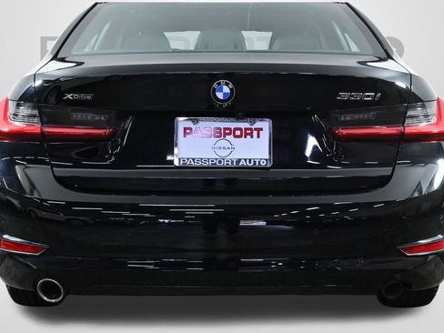 Used 2019 BMW 330i xDrive Sedan w/ Driving Assistance Package image 9