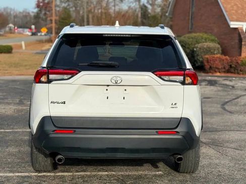 Used 2021 Toyota RAV4 LE image 5
