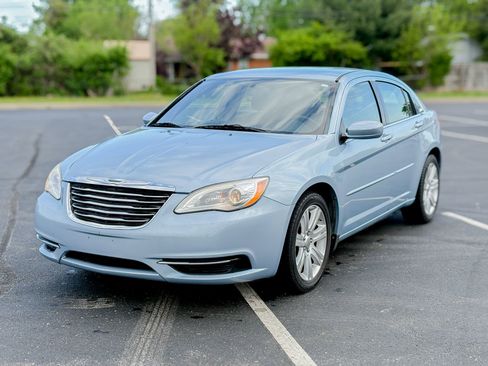 Used 2013 Chrysler 200 Touring FWD image 5