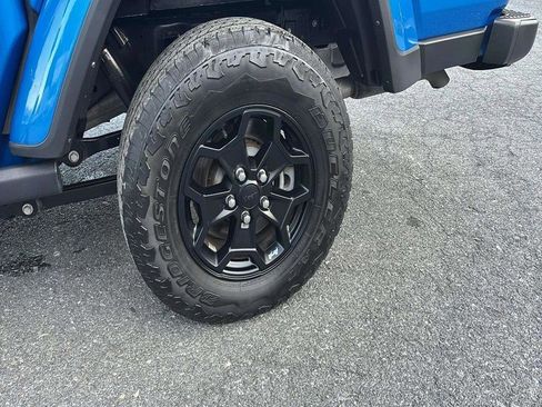 Used 2021 Jeep Gladiator Willys image 23