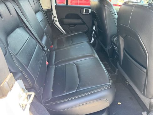 Used 2023 Jeep Wrangler Unlimited Sahara AWD/4WD image 4