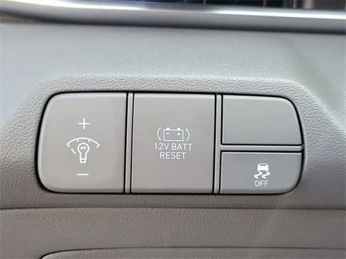 New 2025 Hyundai Elantra SEL image 17