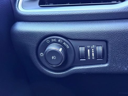 New 2026 Chrysler Pacifica Select AWD/4WD image 16