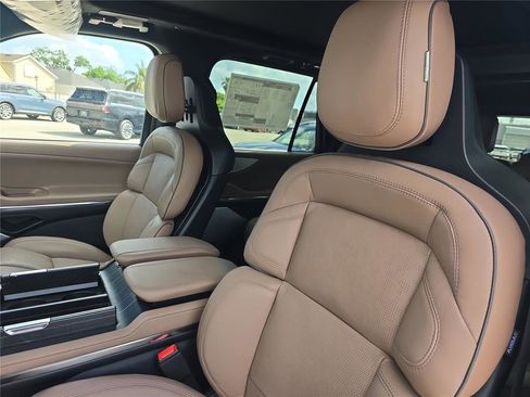 New 2026 Lincoln Navigator Black Label AWD/4WD image 17