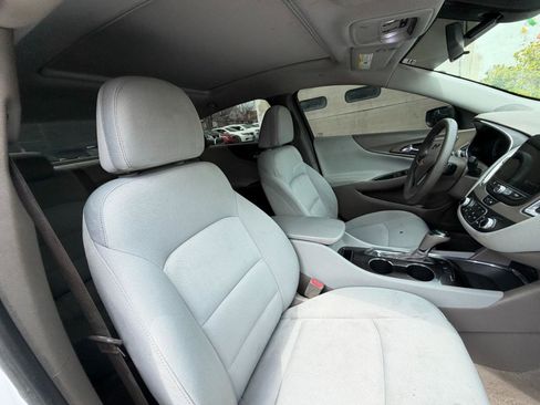 Used 2020 Chevrolet Malibu LT image 31