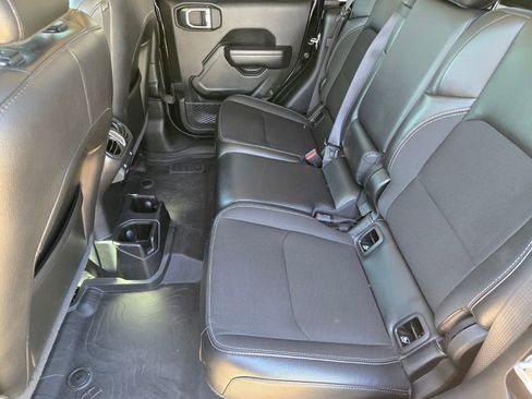 Used 2021 Jeep Gladiator Sport AWD/4WD image 7