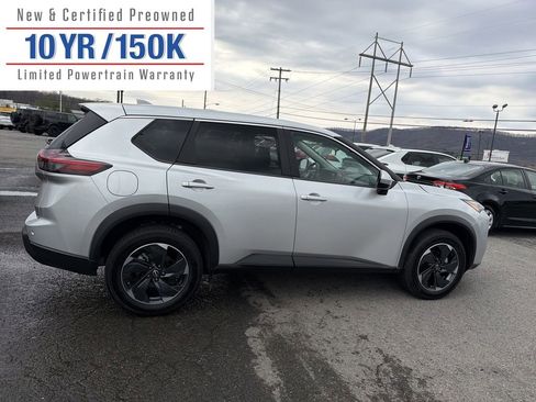 Used 2024 Nissan Rogue SV image 5