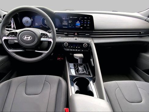 Used 2024 Hyundai Elantra SEL w/ Convenience Package FWD image 15