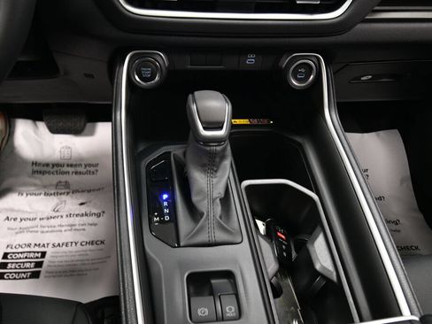 Used 2025 Toyota Grand Highlander AWD image 16