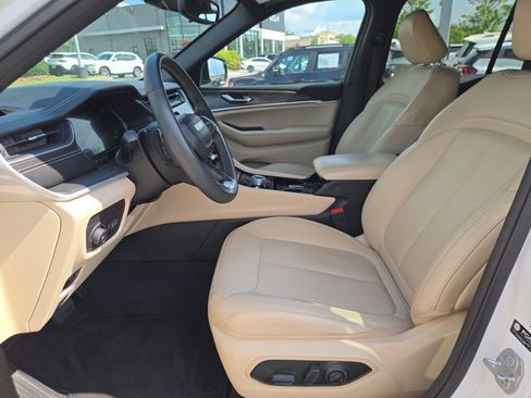 Used 2023 Jeep Grand Cherokee Limited AWD/4WD image 32