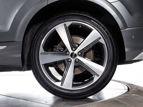 Used 2024 Audi SQ8 Prestige AWD/4WD image 13