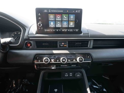 Used 2024 Honda Pilot Touring image 17