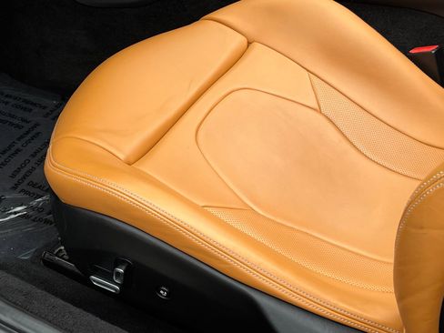 Used 2019 Ferrari Portofino RWD image 30