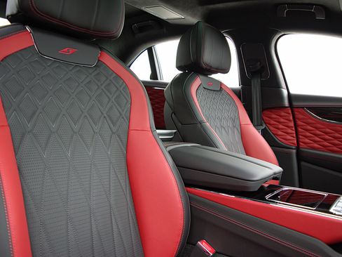 Certified 2023 Bentley Flying Spur S V8 image 29