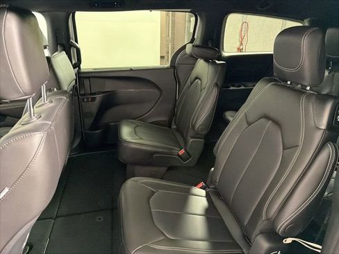 New 2026 Chrysler Pacifica Select image 19