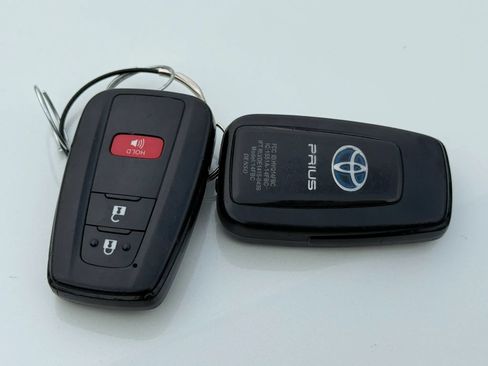 Used 2016 Toyota Prius Four w/ Protection Package FWD image 17