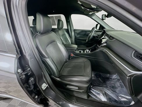 Certified 2024 Jeep Grand Cherokee L Laredo image 40