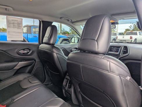 Used 2019 Jeep Cherokee Latitude Plus image 12