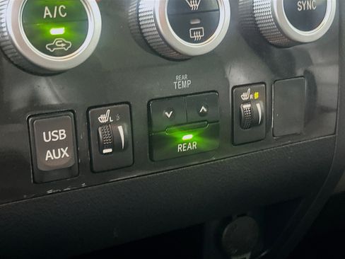 Used 2018 Toyota Sequoia Limited w/ Safety & Convenience Package AWD/4WD image 25