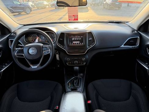 Used 2019 Jeep Cherokee Latitude w/ Popular Appearance Group FWD image 17