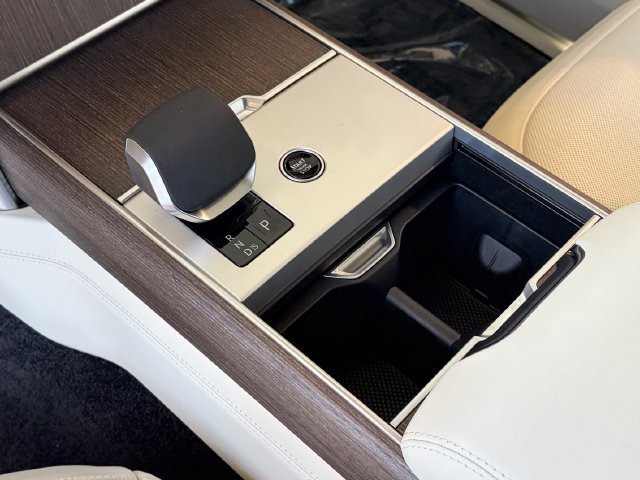 New 2026 Land Rover Range Rover Long Wheelbase SE AWD/4WD image 8