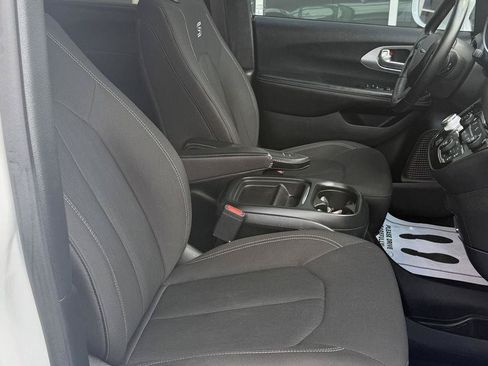 Used 2018 Chrysler Pacifica Touring Plus w/ S Appearance Package FWD image 18