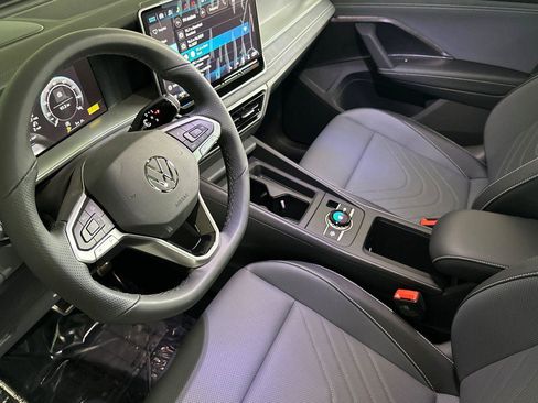 New 2026 Volkswagen Tiguan SE R-Line image 9