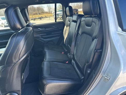 Used 2024 Jeep Grand Cherokee Altitude AWD/4WD image 30
