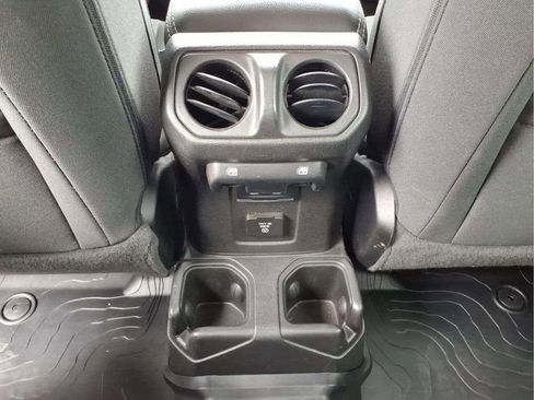 Used 2023 Jeep Gladiator Overland AWD/4WD image 14
