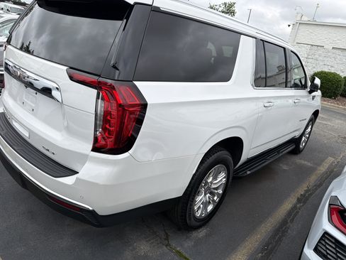 Used 2023 GMC Yukon XL SLT w/ SLT Luxury Package RWD image 10