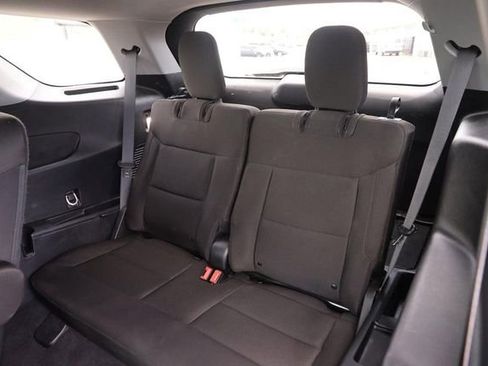 Used 2023 Ford Explorer XLT AWD/4WD image 11