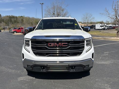 Used 2025 GMC Sierra 1500 SLT image 2