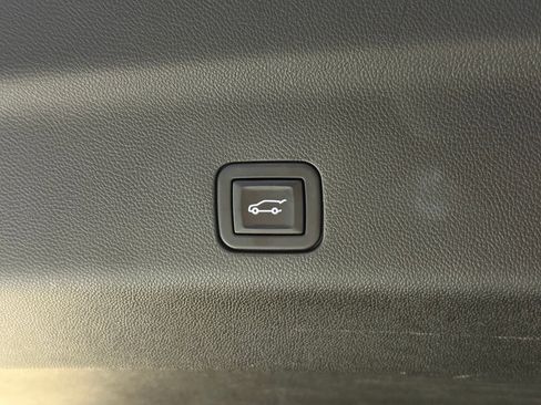 Certified 2022 Cadillac Escalade Premium Luxury w/ LPO, Radiant Package image 51