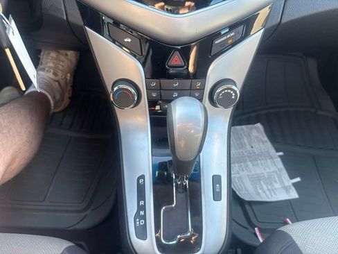 Used 2015 Chevrolet Cruze LS FWD image 17
