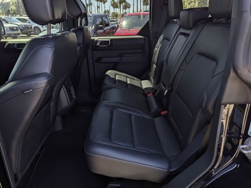 New 2025 Ford Bronco Outer Banks w/ Sasquatch Package image 8