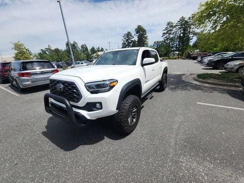 Used 2020 Toyota Tacoma TRD Off-Road w/ TRD Premium Off Road Package AWD/4WD image 5