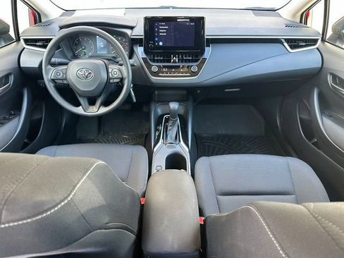 Used 2025 Toyota Corolla LE FWD image 11