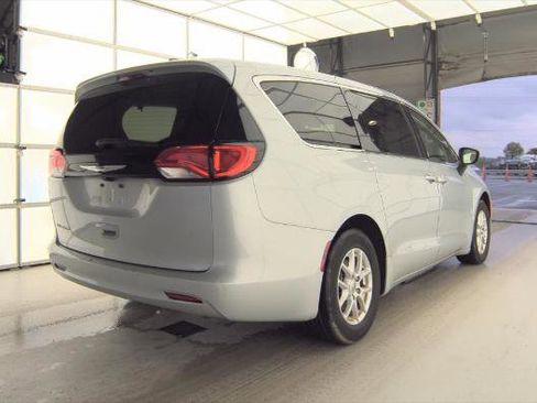 Used 2023 Chrysler Voyager LX FWD image 4