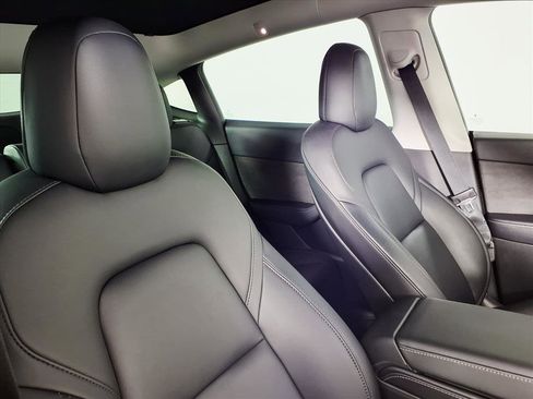 Used 2022 Tesla Model Y Performance image 10